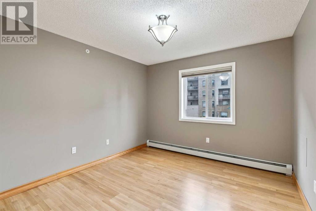 Single Family House for Sale in    Avenue SW Eau Claire Calgary 