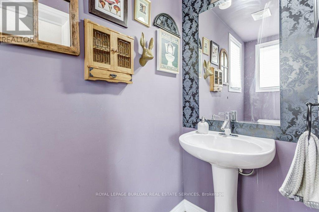 Photo 2 of 13 4165 Upper Middle Road, Burlington ON
