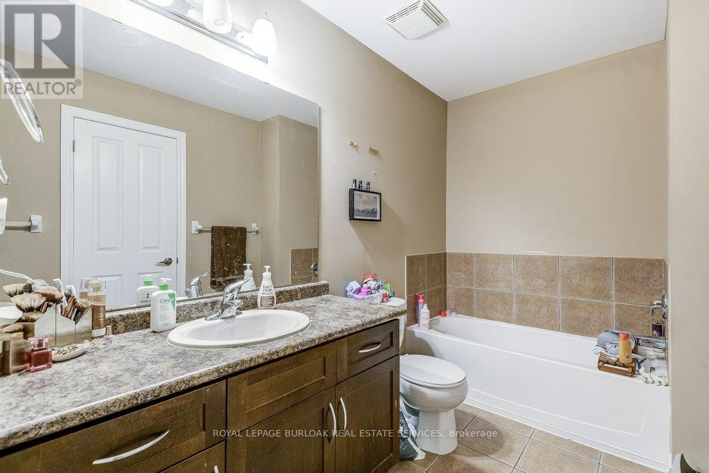 Photo 4 of 13 4165 Upper Middle Road, Burlington ON