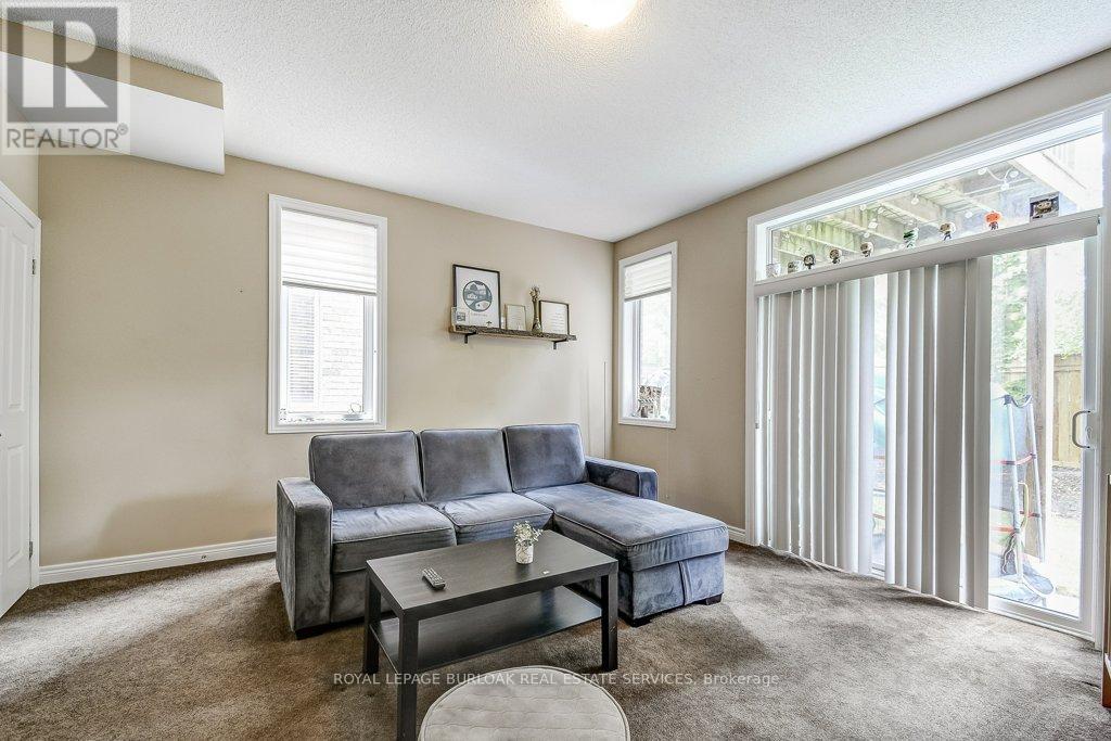 Photo 7 of 13 4165 Upper Middle Road, Burlington ON