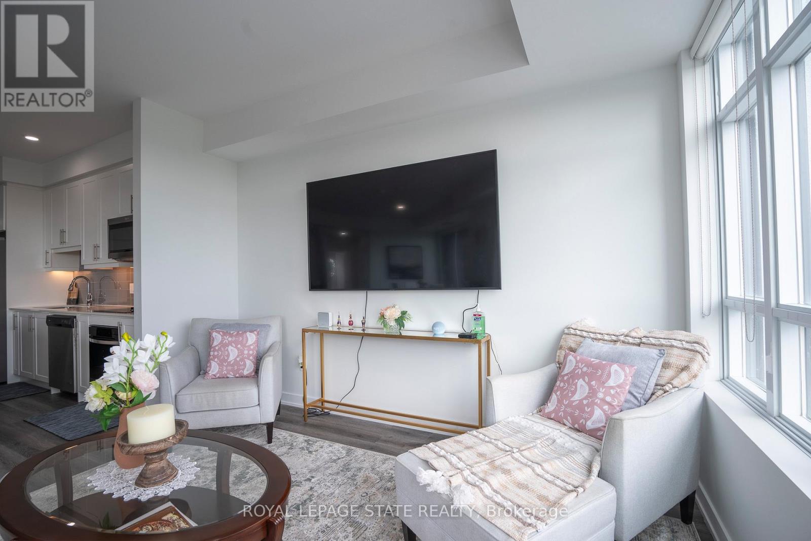 Photo 9 of 418 600 North Service Road, Hamilton ON