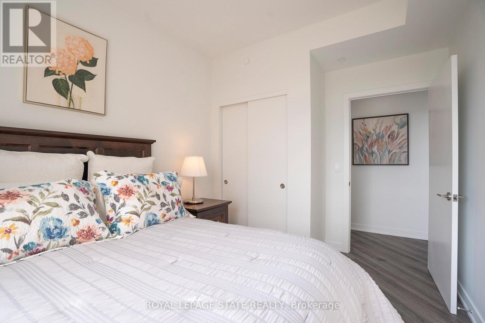 Photo 36 of 418 600 North Service Road, Hamilton ON