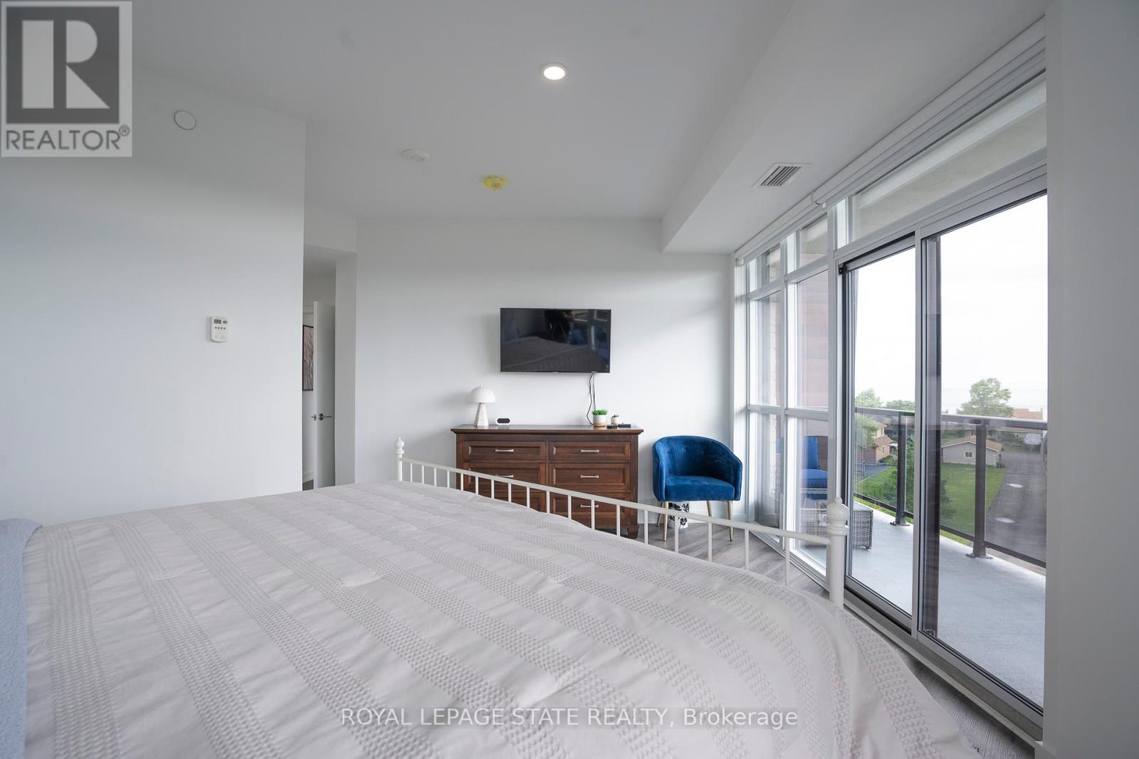 Photo 25 of 418 600 North Service Road, Hamilton ON