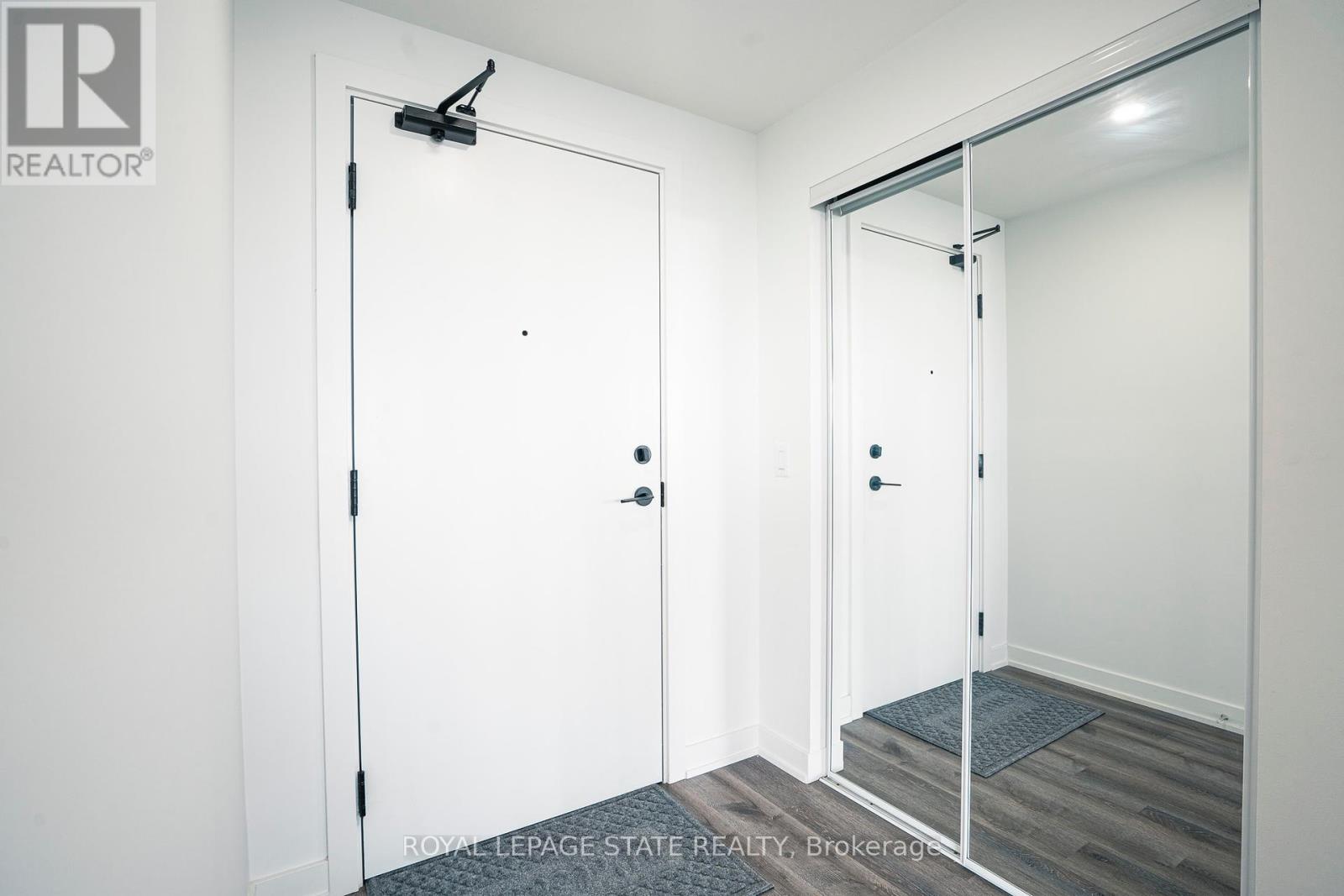Photo 5 of 418 600 North Service Road, Hamilton ON