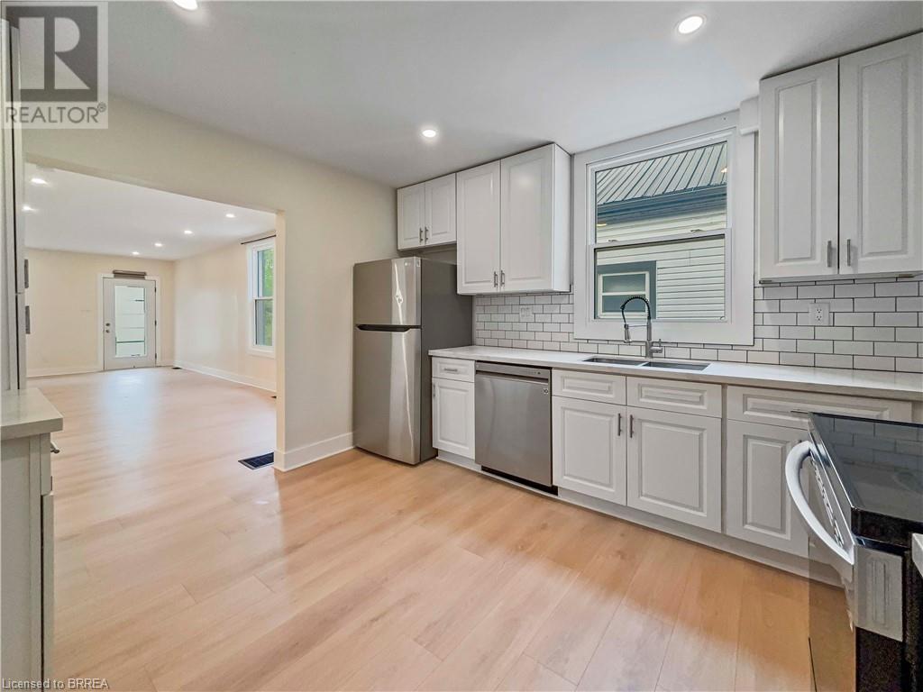 Photo 10 of 164 Nelson Street, Brantford ON