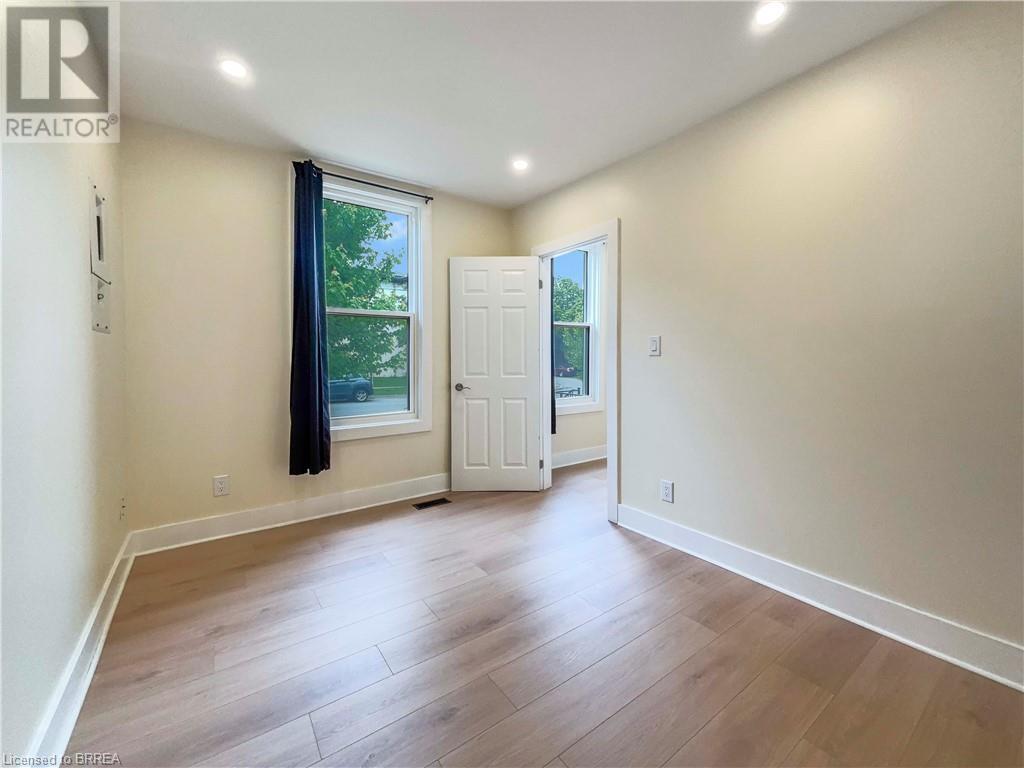Photo 16 of 164 Nelson Street, Brantford ON