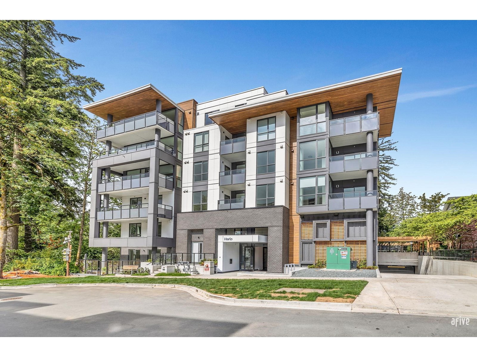 Photo 1 of 401 6585 195 A Street, Surrey BC