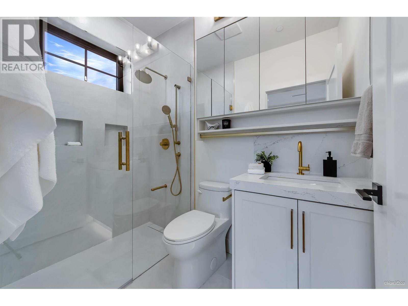 Photo 8 of 1347 E 64th Avenue, Vancouver BC