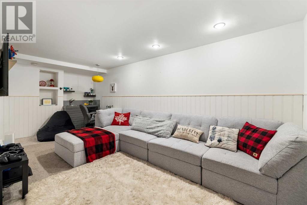 Single Family House for Sale in   Palliser Drive SW Oakridge Calgary 
