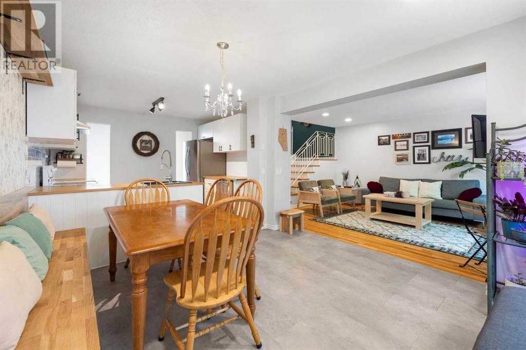 Single Family House for Sale in   Palliser Drive SW Oakridge Calgary 