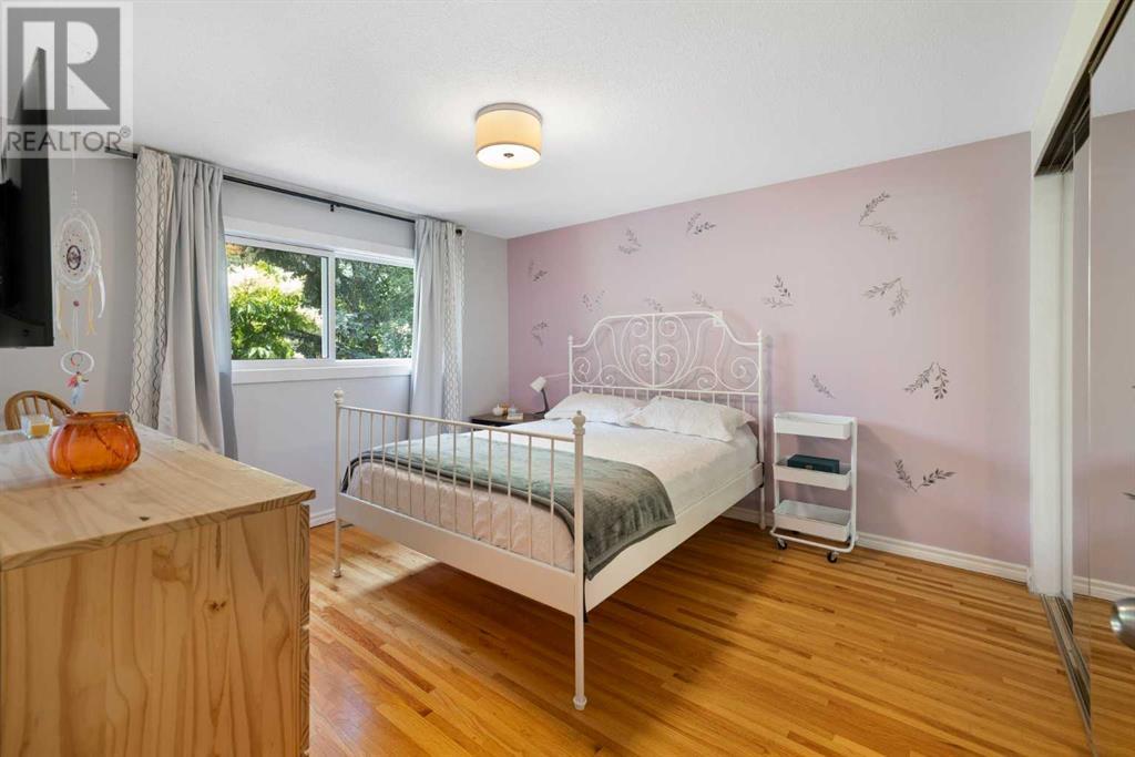 Single Family House for Sale in   Palliser Drive SW Oakridge Calgary 