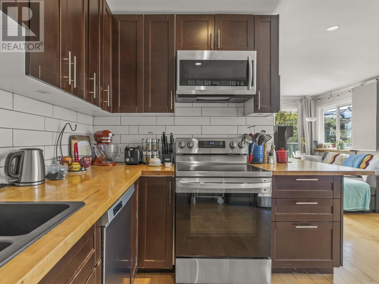 Photo 24 of 12 2223 Prince Edward Street, Vancouver BC