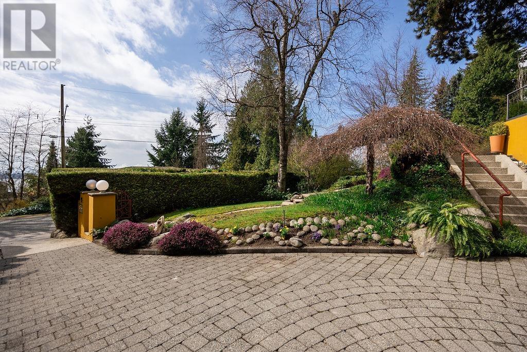 Photo 37 of 2635 Rosebery Avenue, West Vancouver BC