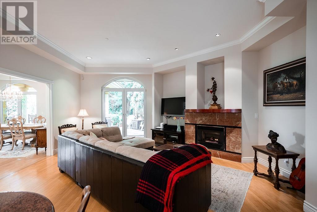 Photo 13 of 2635 Rosebery Avenue, West Vancouver BC