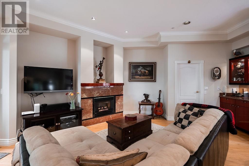 Photo 9 of 2635 Rosebery Avenue, West Vancouver BC