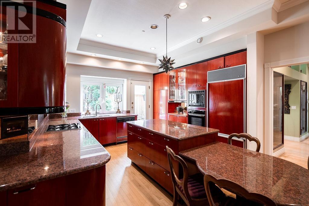 Photo 8 of 2635 Rosebery Avenue, West Vancouver BC