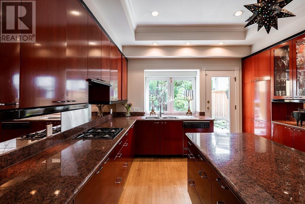 Photo 21 of 2635 Rosebery Avenue, West Vancouver BC