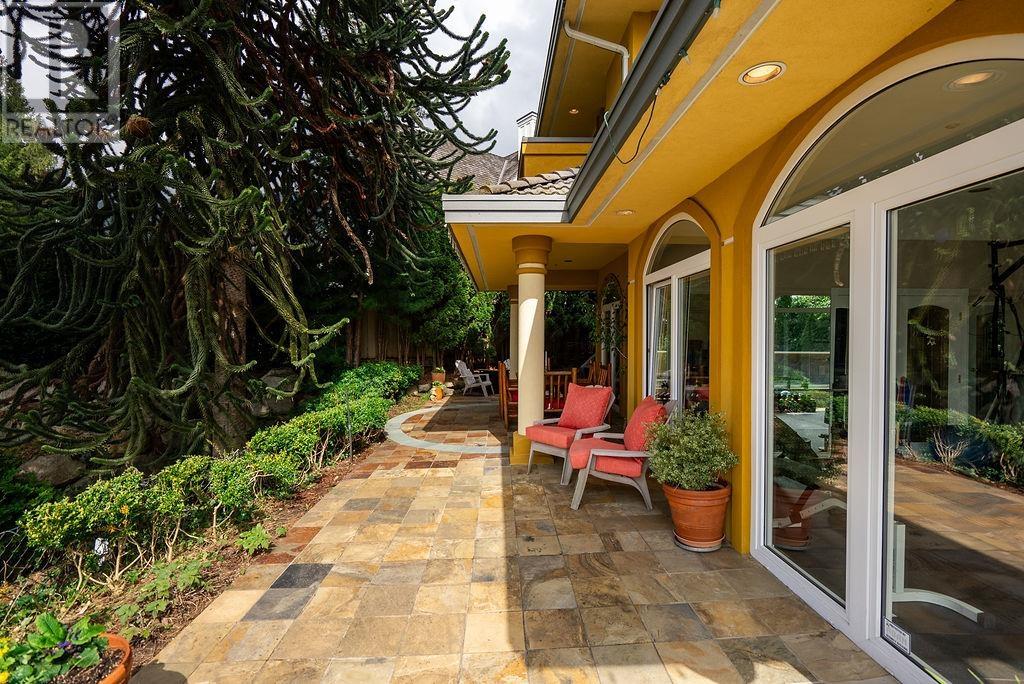 Photo 2 of 2635 Rosebery Avenue, West Vancouver BC