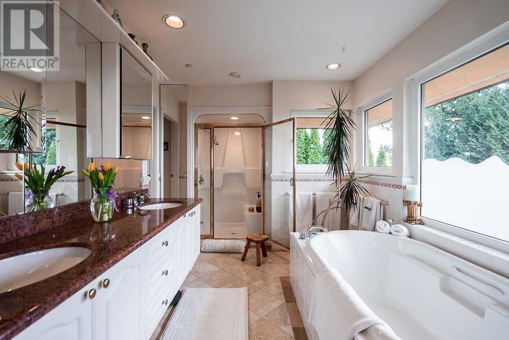 Photo 40 of 2635 Rosebery Avenue, West Vancouver BC