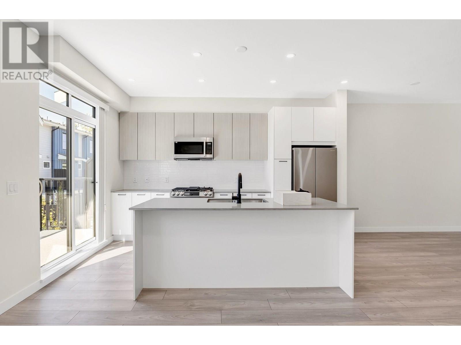 Photo 15 of 59 488 Furness Street, New Westminster BC