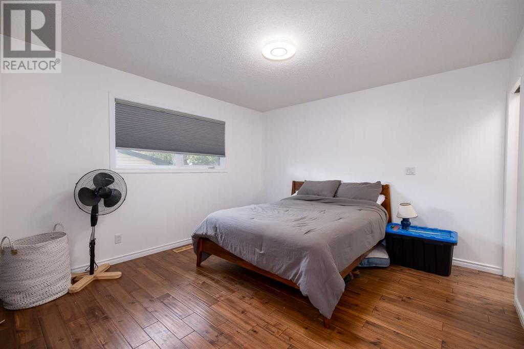 Single Family House Bungalow for Sale in  Woodglen Close SW Woodbine Calgary 