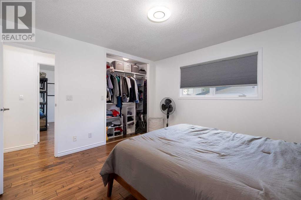 Single Family House Bungalow for Sale in  Woodglen Close SW Woodbine Calgary 