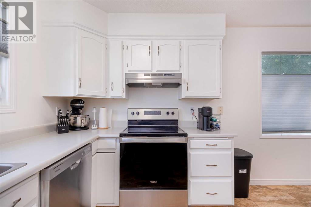 Single Family House Bungalow for Sale in  Woodglen Close SW Woodbine Calgary 