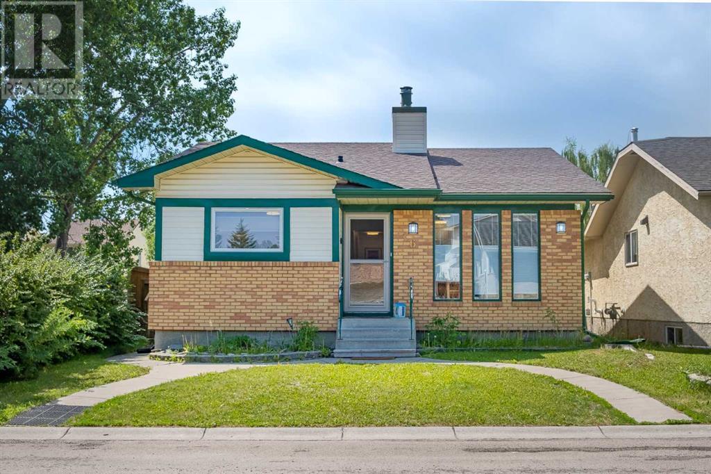 16 Woodglen Close SW, Calgary, Alberta