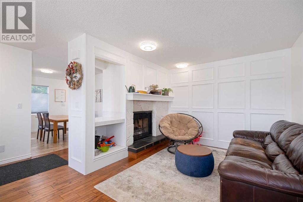 Single Family House Bungalow for Sale in  Woodglen Close SW Woodbine Calgary 