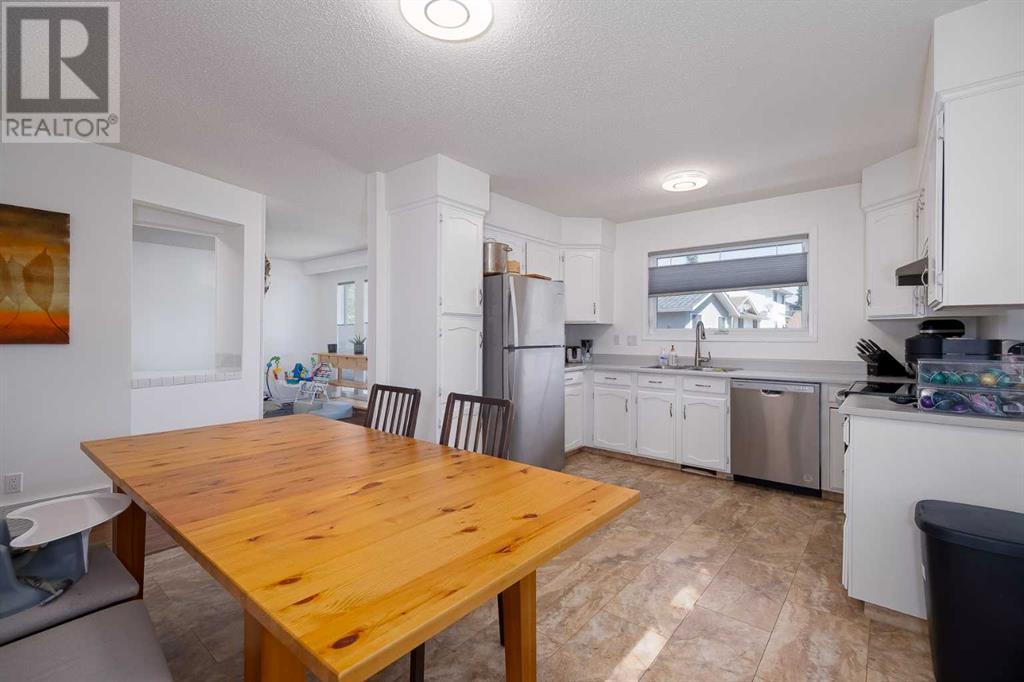 Single Family House Bungalow for Sale in  Woodglen Close SW Woodbine Calgary 