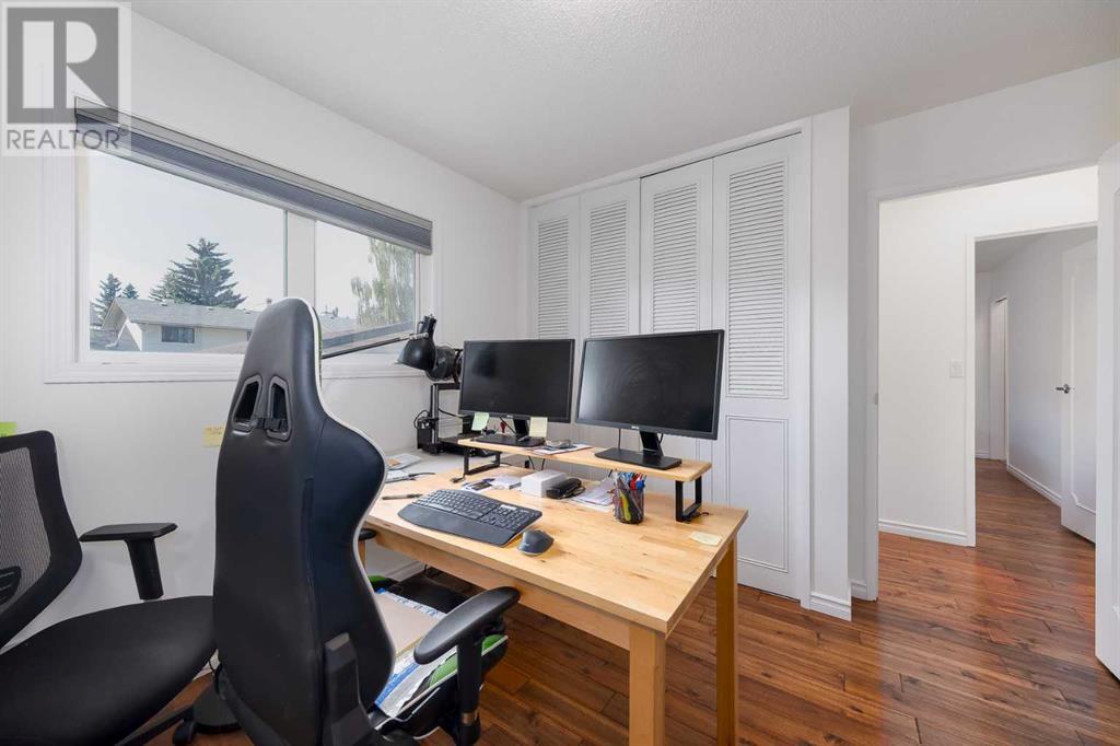 Single Family House Bungalow for Sale in  Woodglen Close SW Woodbine Calgary 