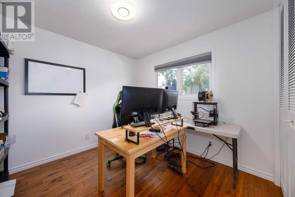 Single Family House Bungalow for Sale in  Woodglen Close SW Woodbine Calgary 
