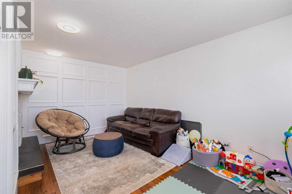 Single Family House Bungalow for Sale in  Woodglen Close SW Woodbine Calgary 