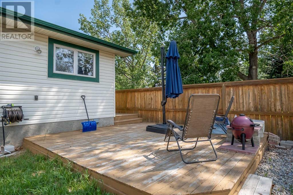 Single Family House Bungalow for Sale in  Woodglen Close SW Woodbine Calgary 