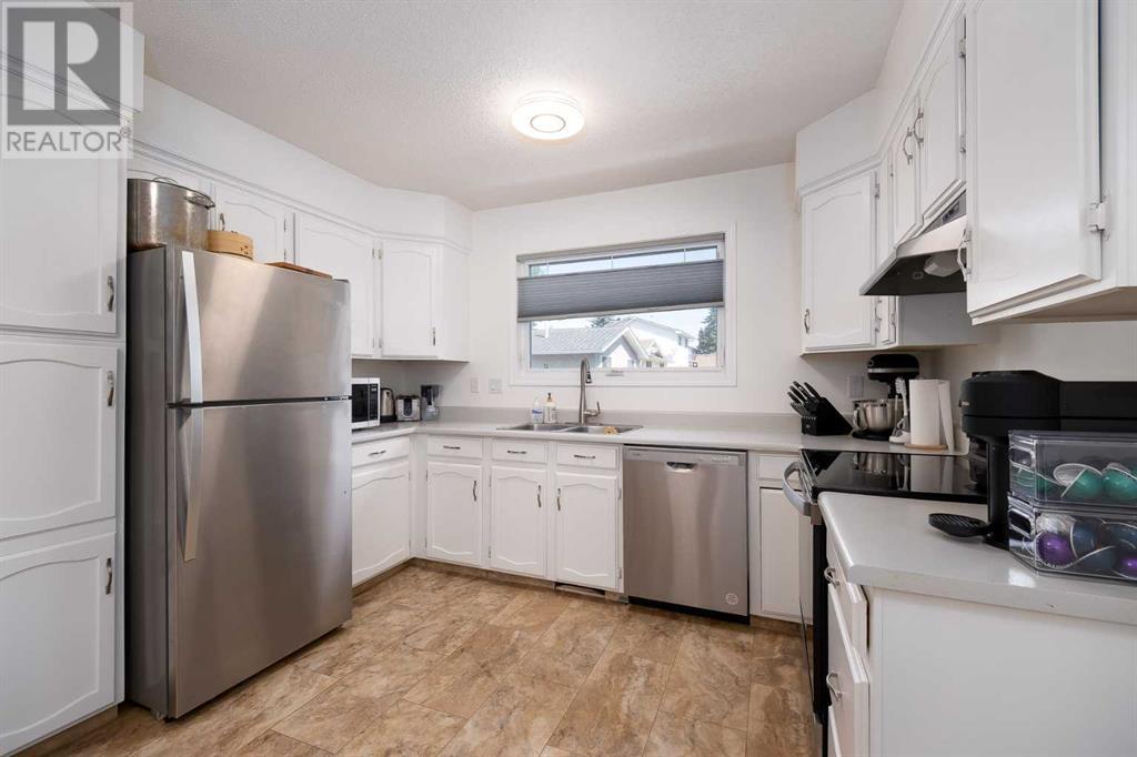 Single Family House Bungalow for Sale in  Woodglen Close SW Woodbine Calgary 