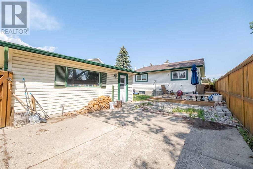 Single Family House Bungalow for Sale in  Woodglen Close SW Woodbine Calgary 