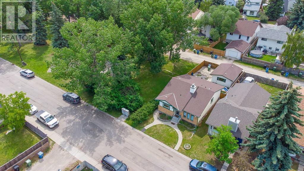 Single Family House Bungalow for Sale in  Woodglen Close SW Woodbine Calgary 