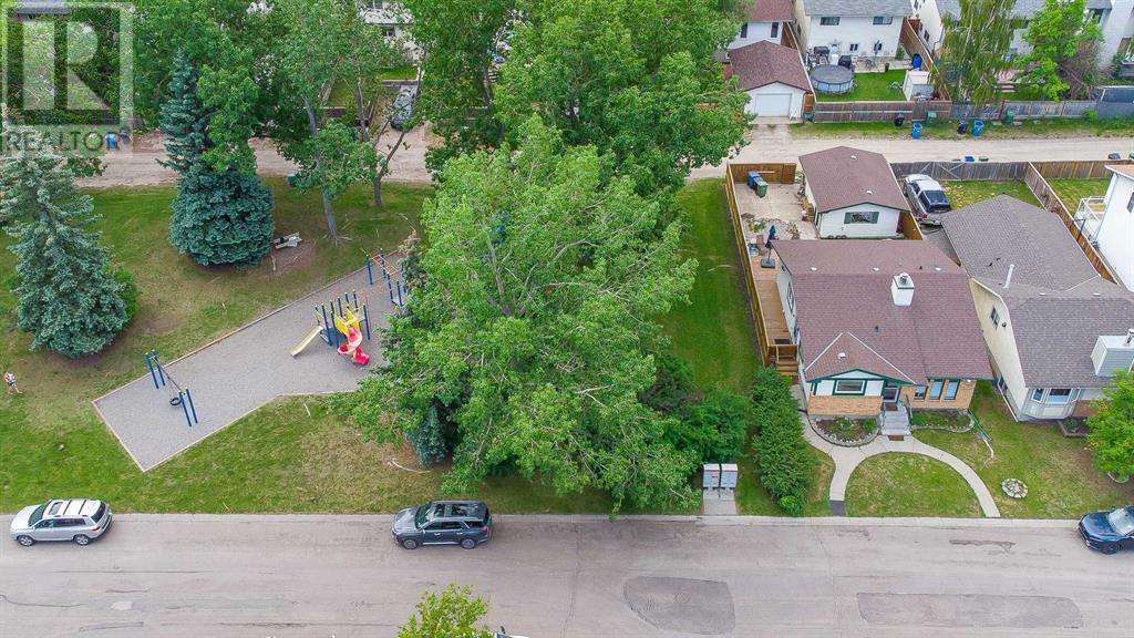 Single Family House Bungalow for Sale in  Woodglen Close SW Woodbine Calgary 