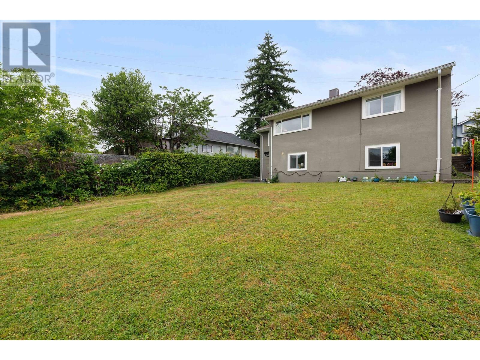 Photo 10 of 4561 Nanaimo Street, Vancouver BC