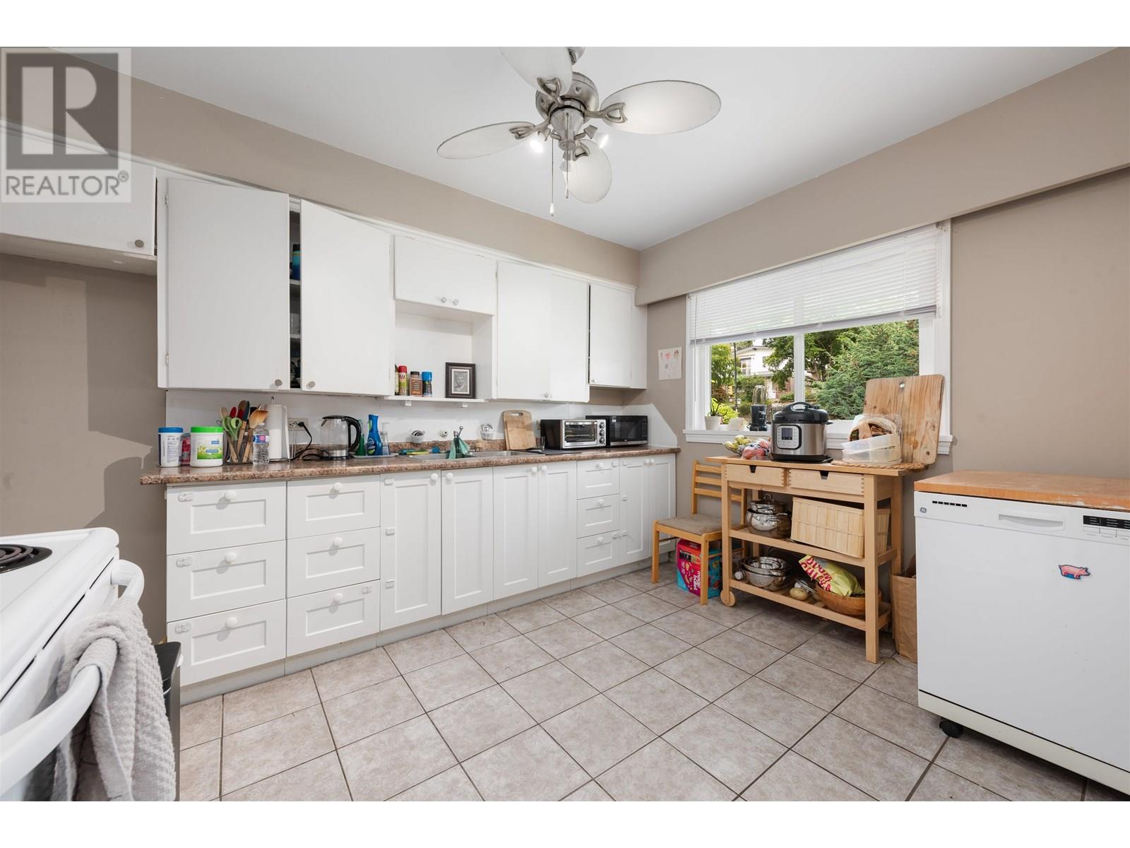 Photo 18 of 4561 Nanaimo Street, Vancouver BC