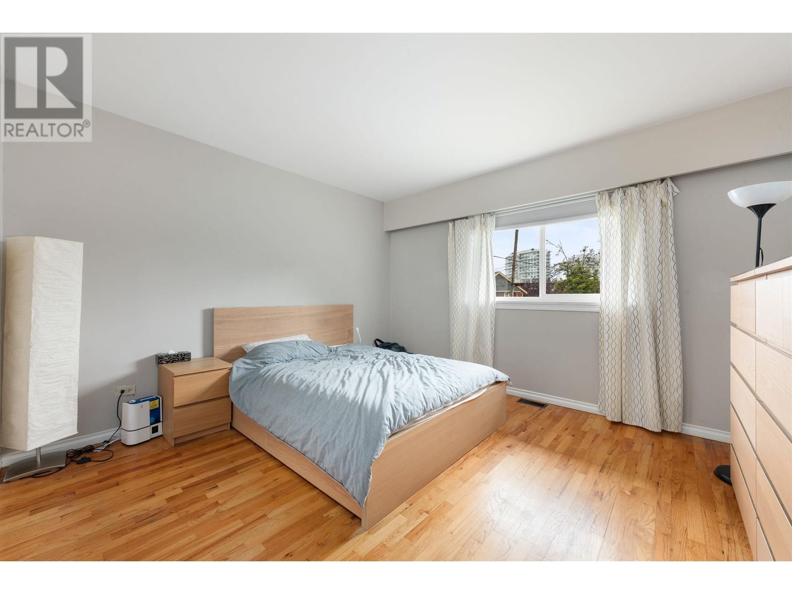 Photo 9 of 4561 Nanaimo Street, Vancouver BC