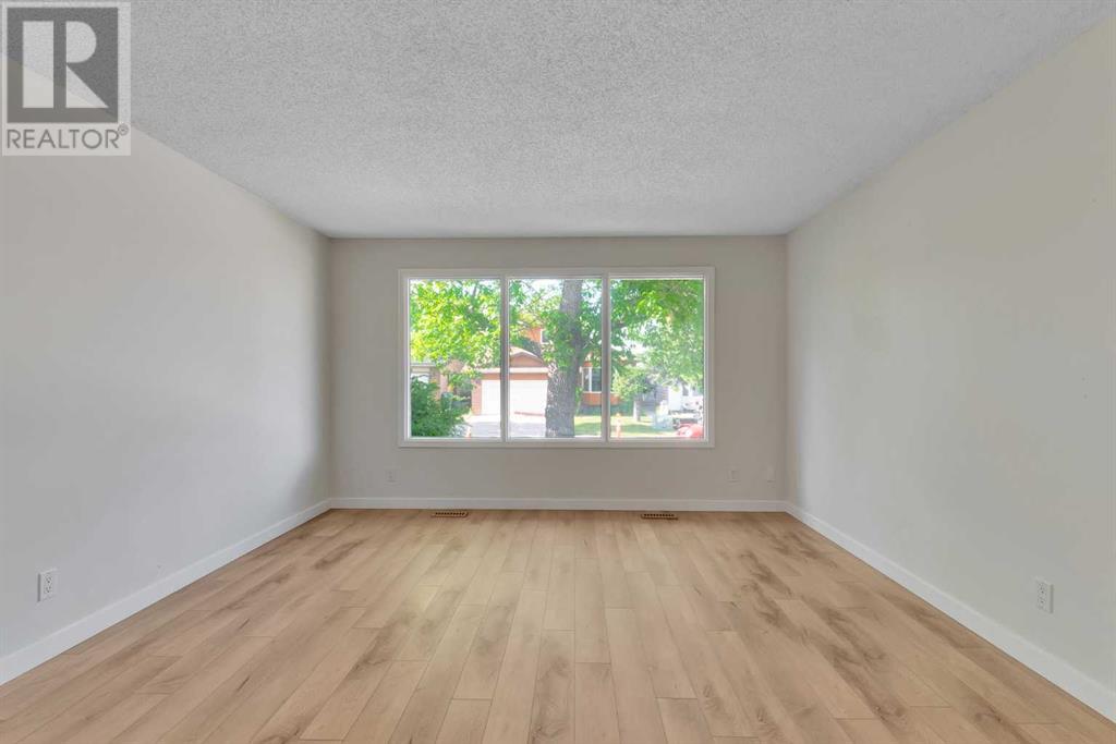 Single Family House for Sale in  Sandstone Way NW Sandstone Valley Calgary 