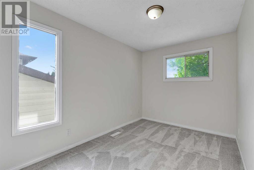 Single Family House for Sale in  Sandstone Way NW Sandstone Valley Calgary 
