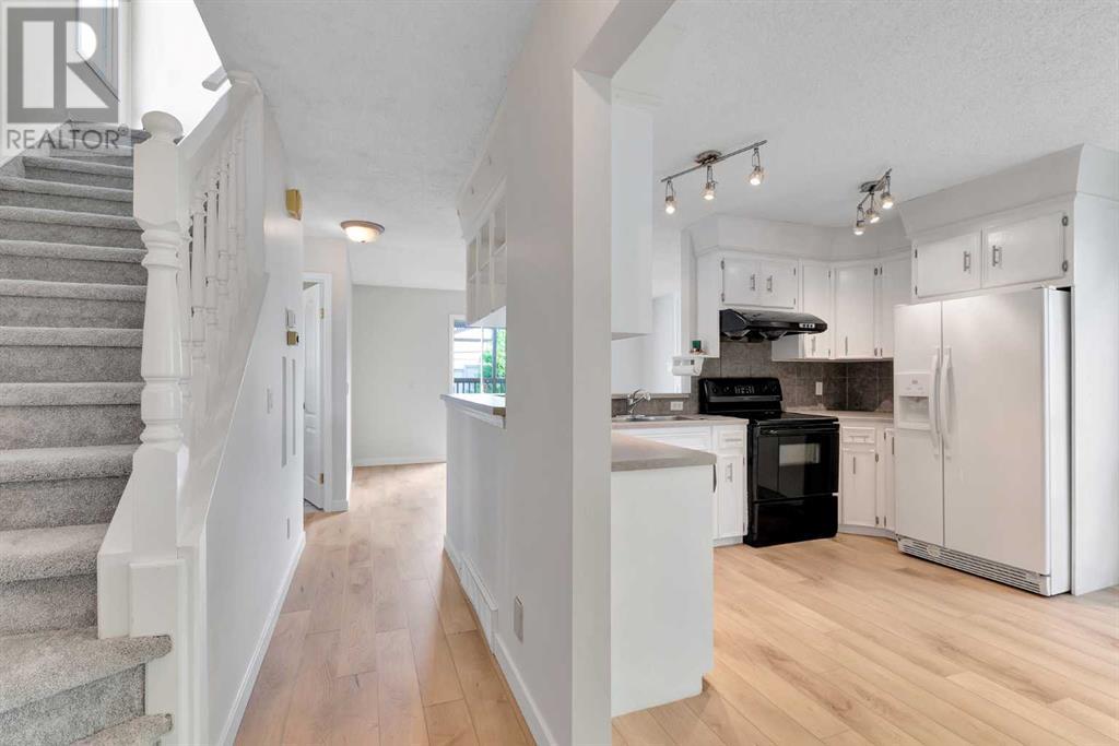 Single Family House for Sale in  Sandstone Way NW Sandstone Valley Calgary 