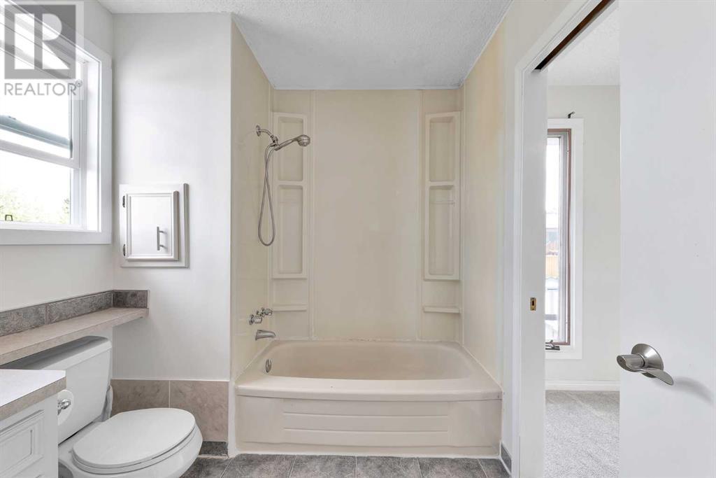 Single Family House for Sale in  Sandstone Way NW Sandstone Valley Calgary 