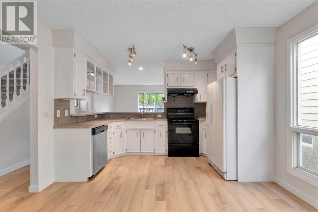 Single Family House for Sale in  Sandstone Way NW Sandstone Valley Calgary 