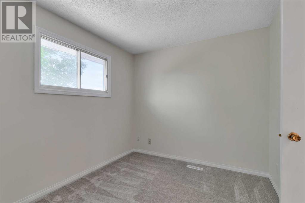 Single Family House for Sale in  Sandstone Way NW Sandstone Valley Calgary 