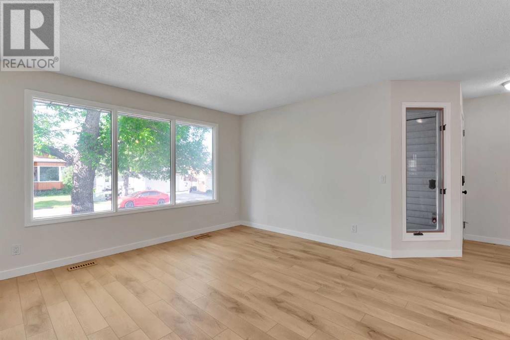 Single Family House for Sale in  Sandstone Way NW Sandstone Valley Calgary 