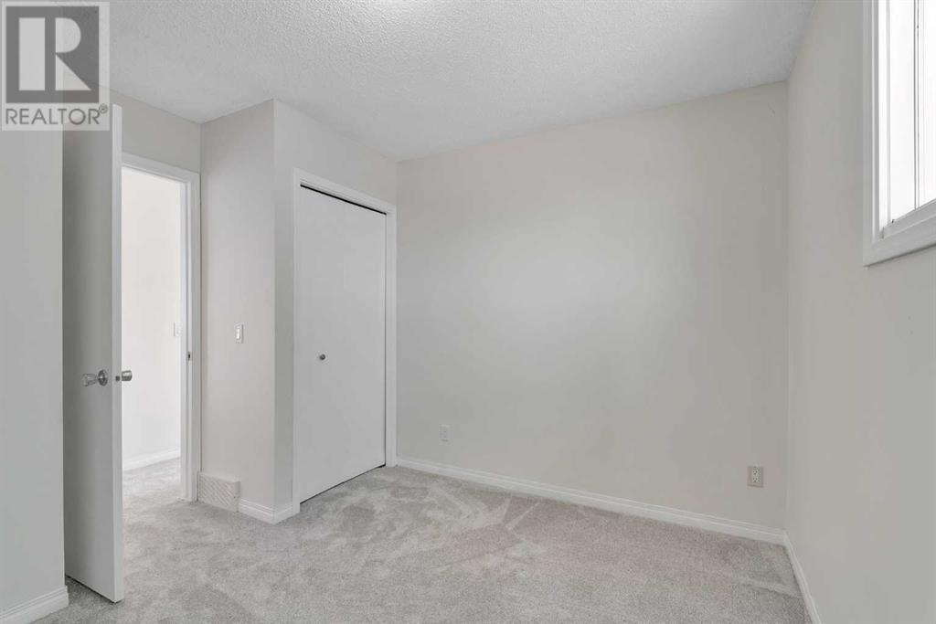 Single Family House for Sale in  Sandstone Way NW Sandstone Valley Calgary 
