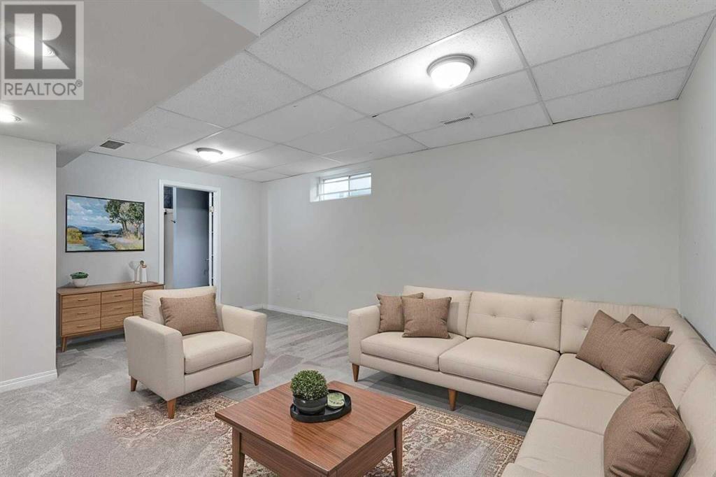 Single Family House for Sale in  Sandstone Way NW Sandstone Valley Calgary 